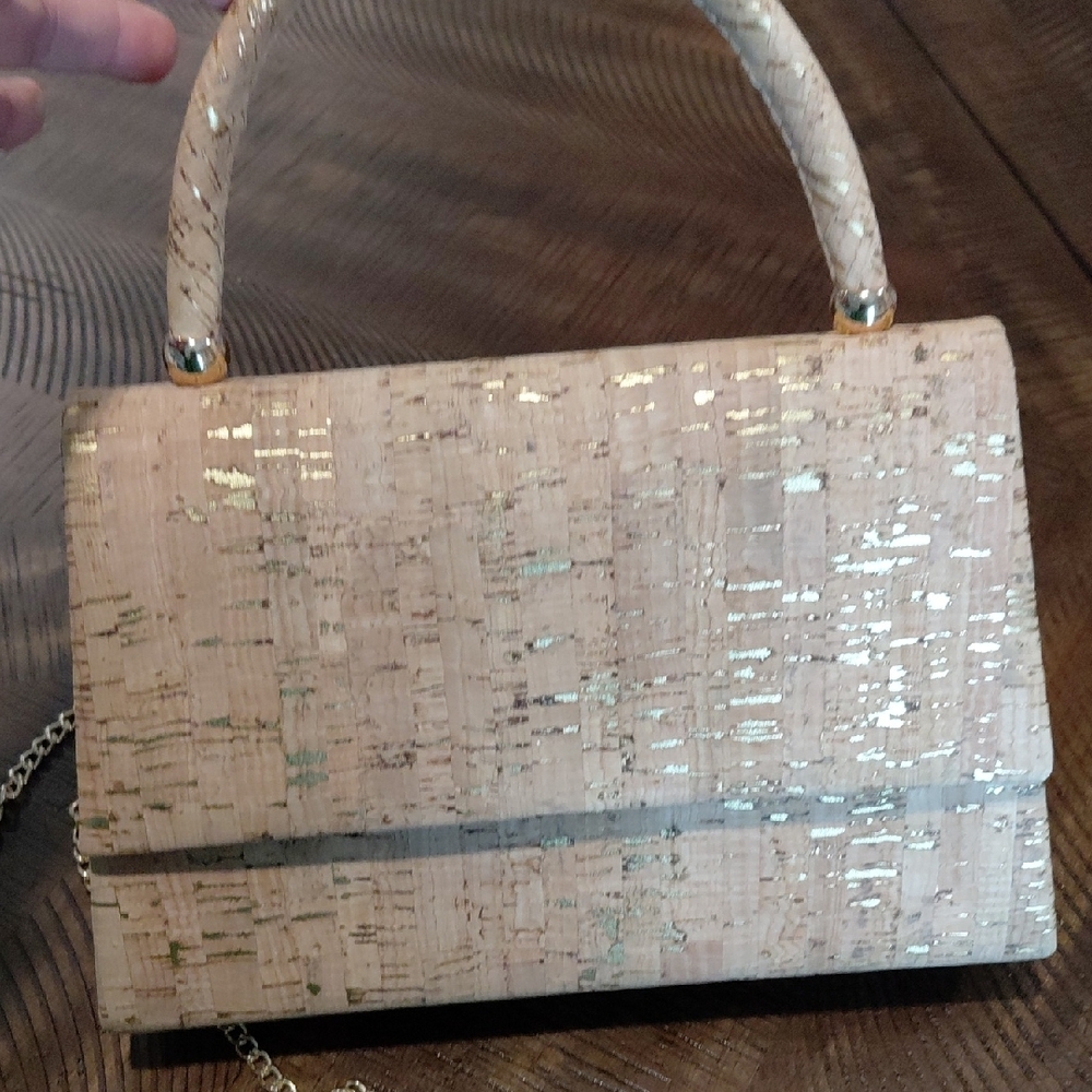 Elegant Cream Cork Top-Handle Crossbody Bag with Gold Chain - Picture 4 of 7